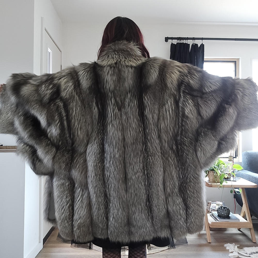 Luxurious Fox Fur Coat - Gray - Picture 3 of 16